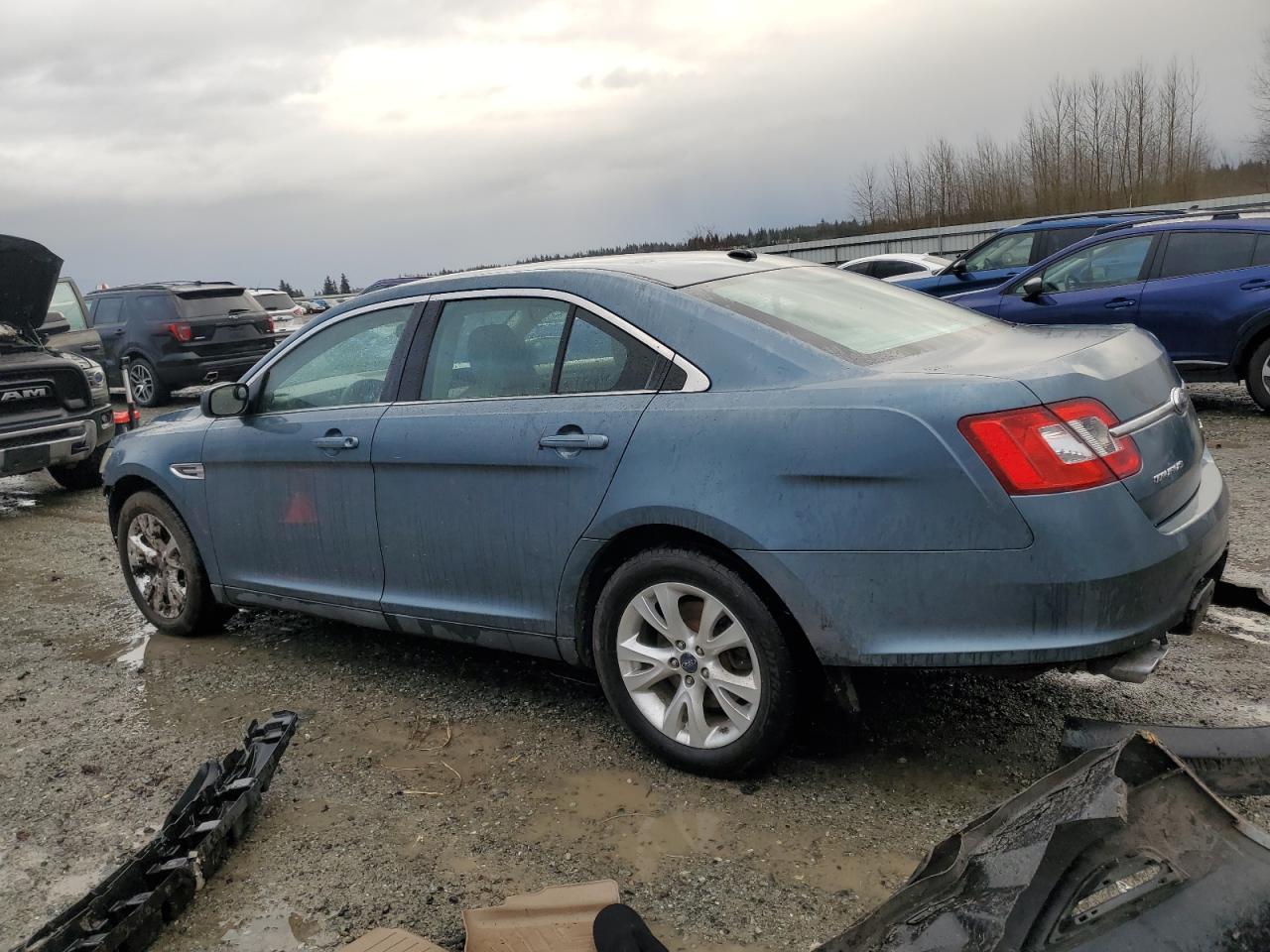 2010 Ford Taurus - Image 2