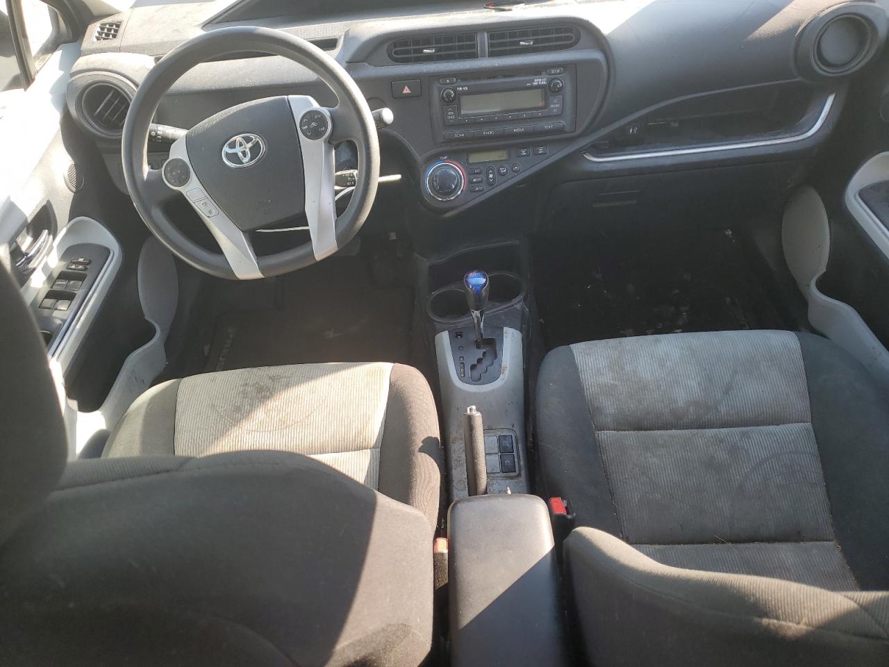 2014 Toyota Prius - Image 8
