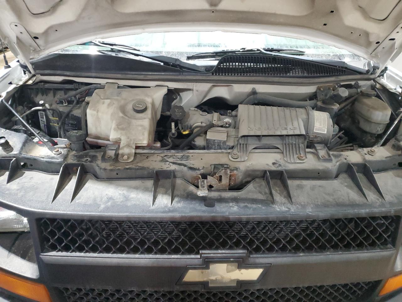 2005 Chevrolet Express - Image 12