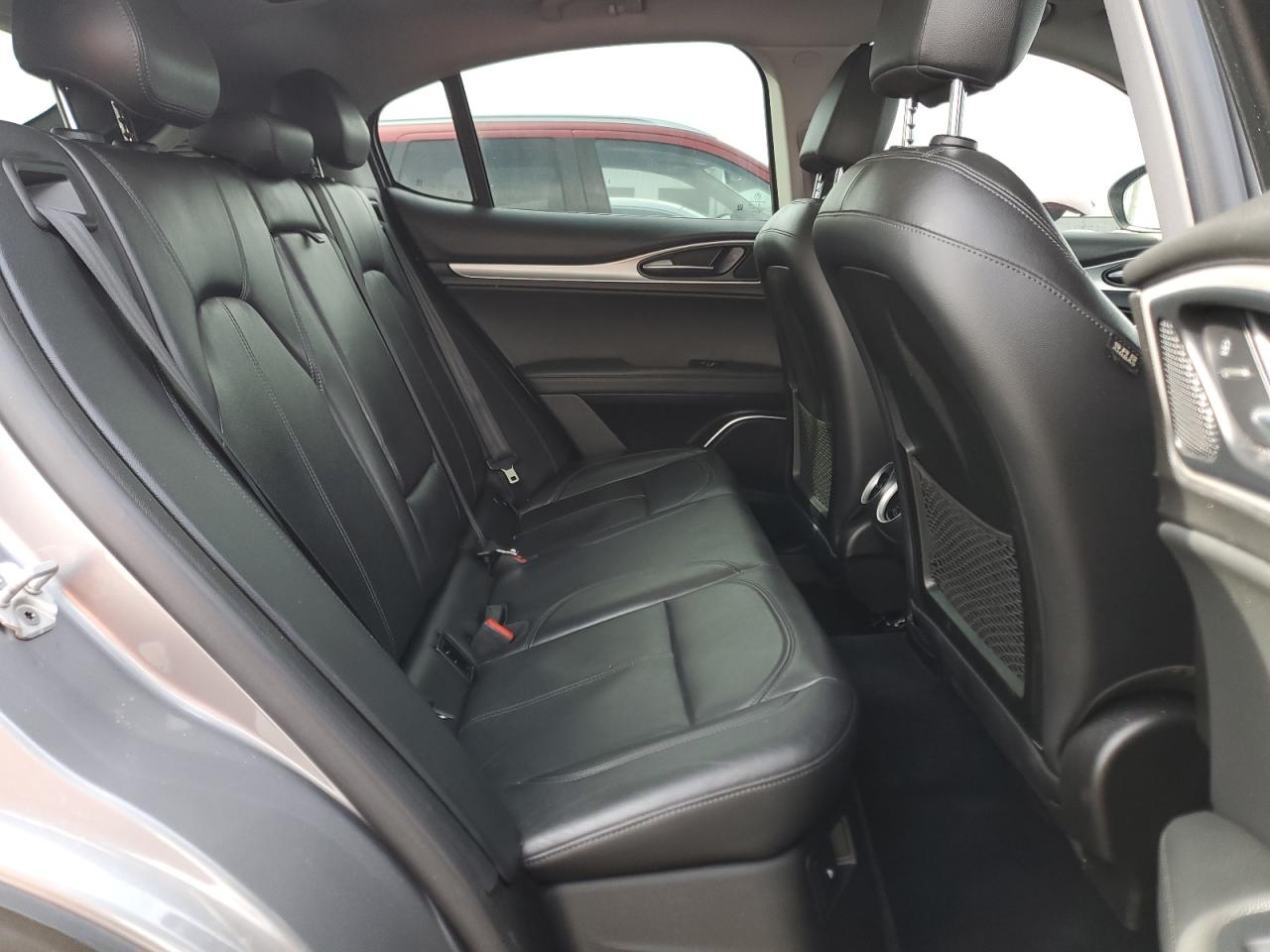 2018 Alfa Romeo Stelvio - Image 11