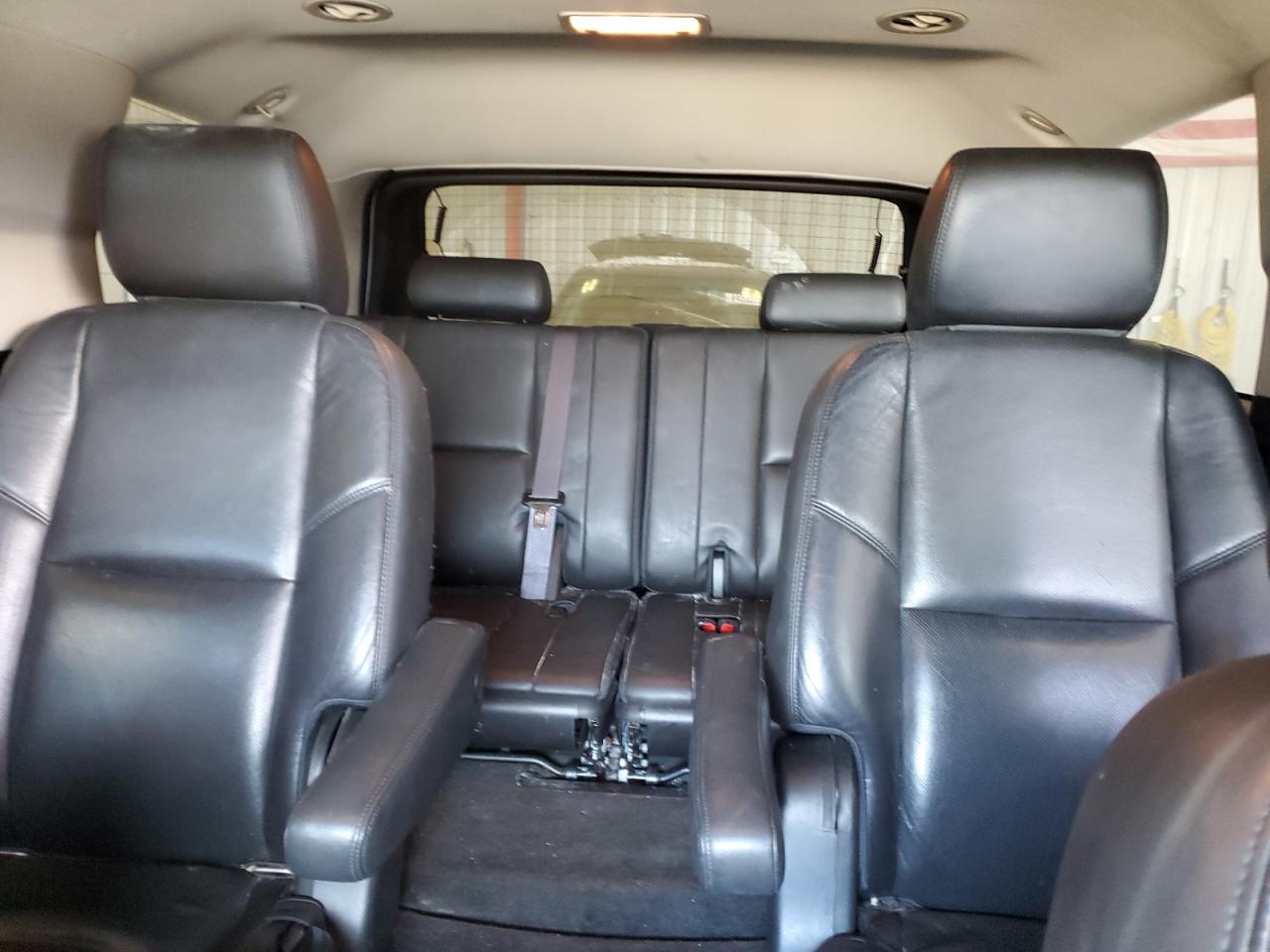 2013 Cadillac Escalade - Image 10