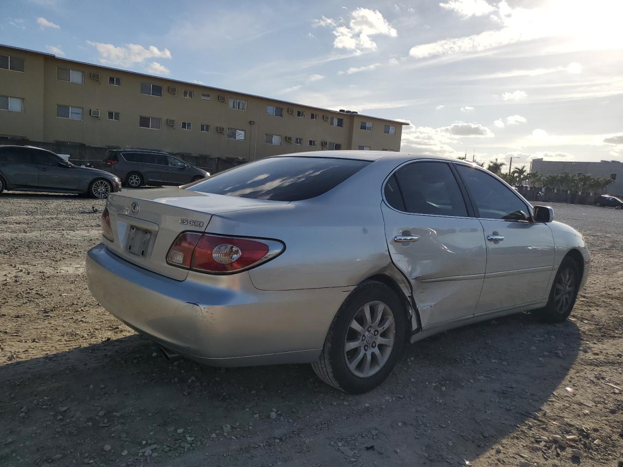 2003 Lexus ES - Image 3