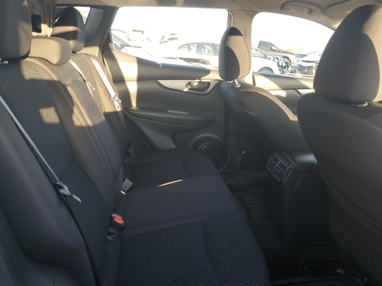 2018 Nissan Rogue - Image 10