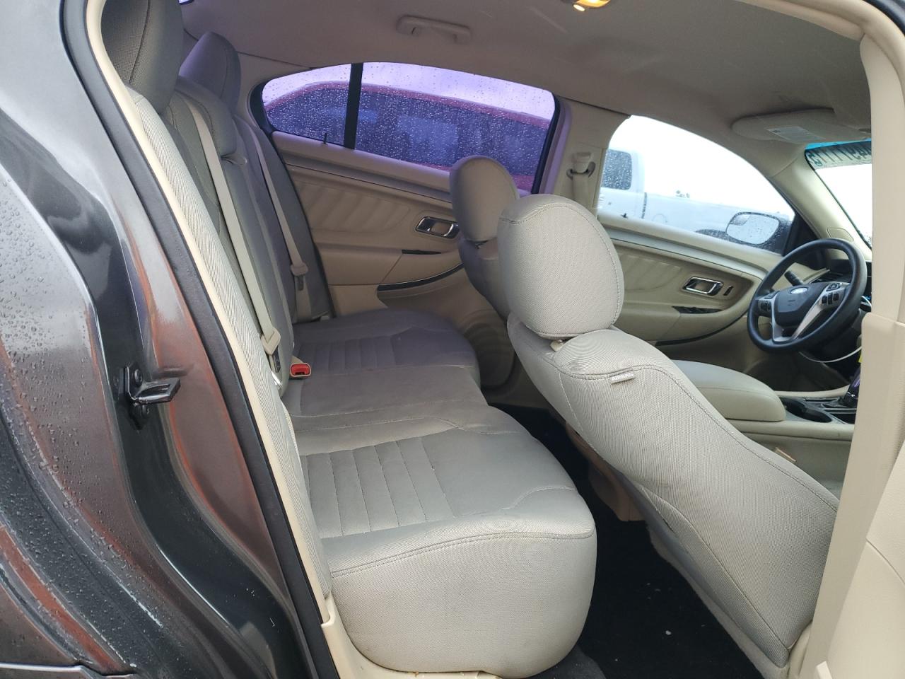 2015 Ford Taurus - Image 10