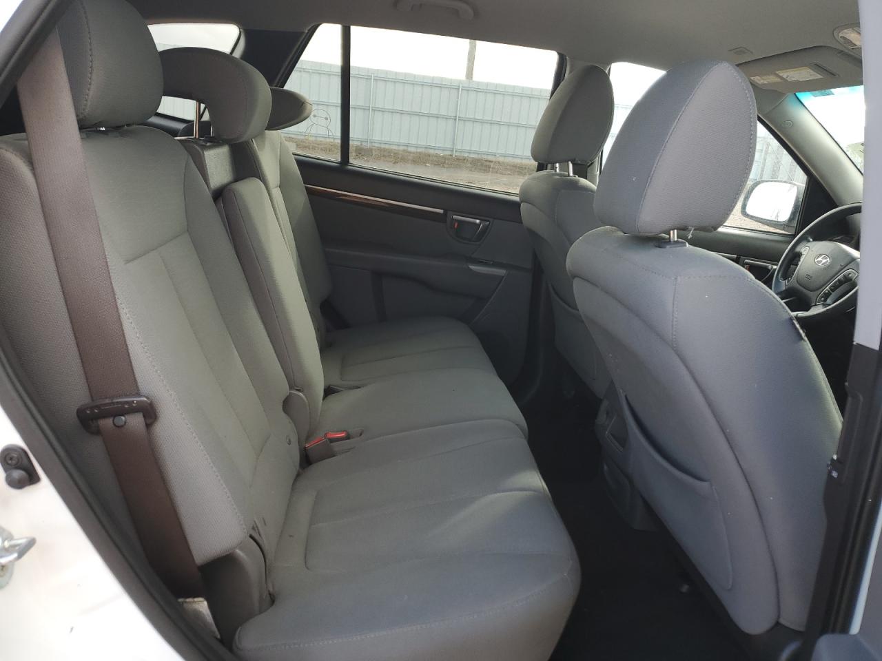 2012 Hyundai Santa Fe - Image 11