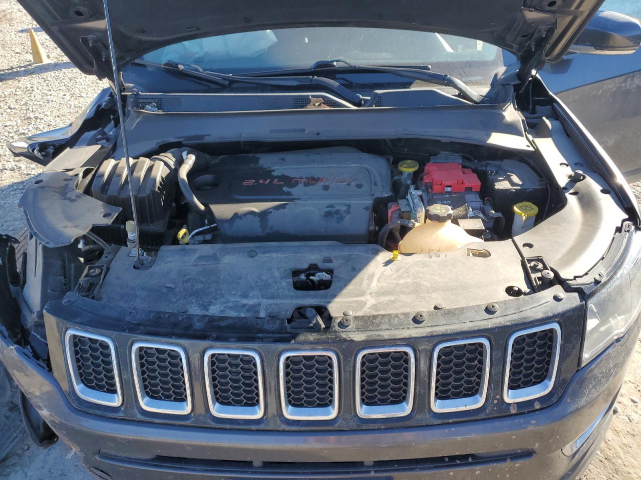 2020 Jeep Compass - Image 13