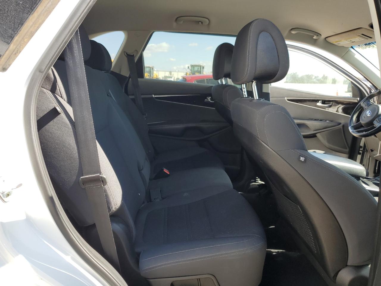 2016 Kia Sorento - Image 11