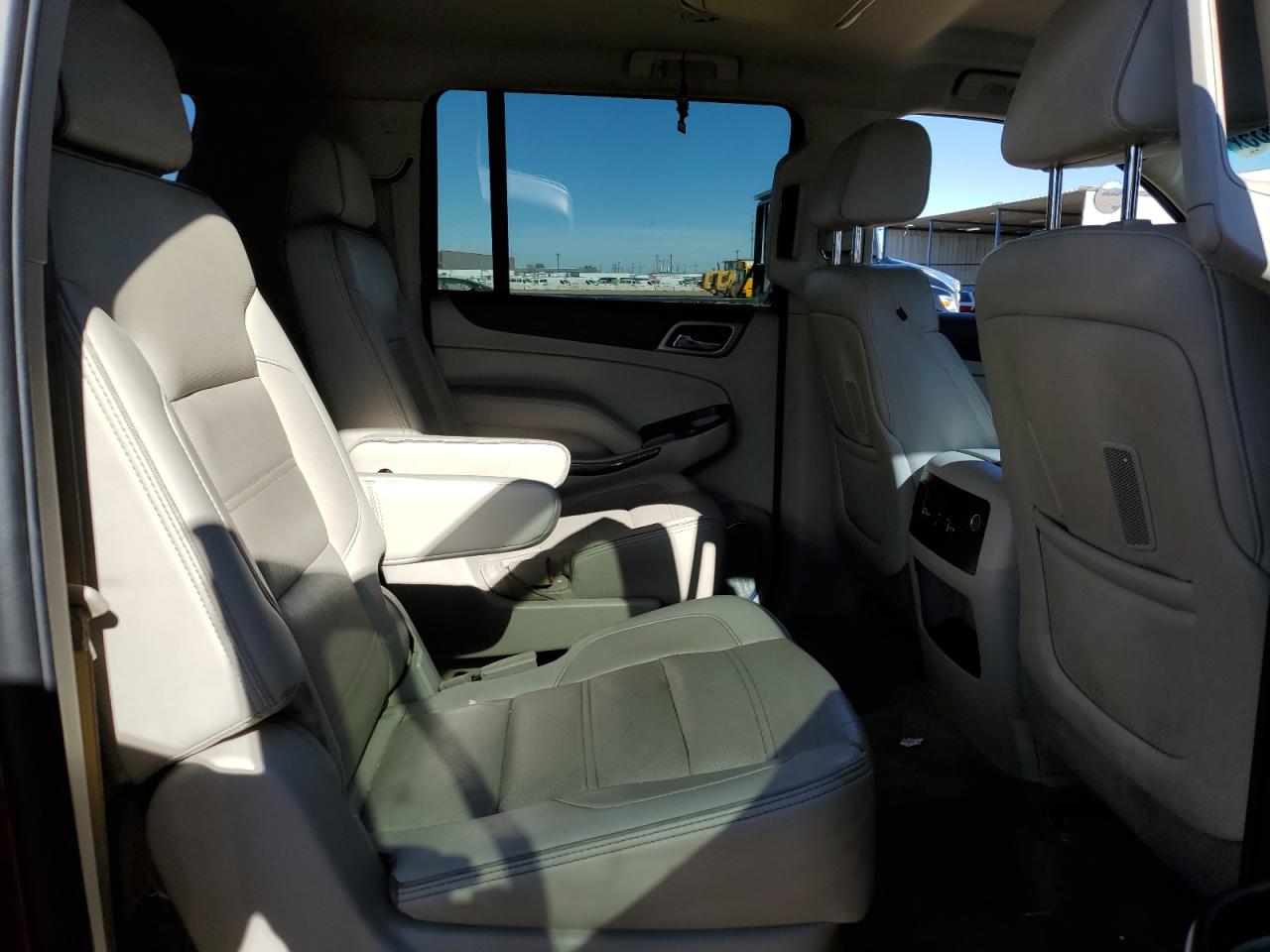 2015 GMC Yukon - Image 11