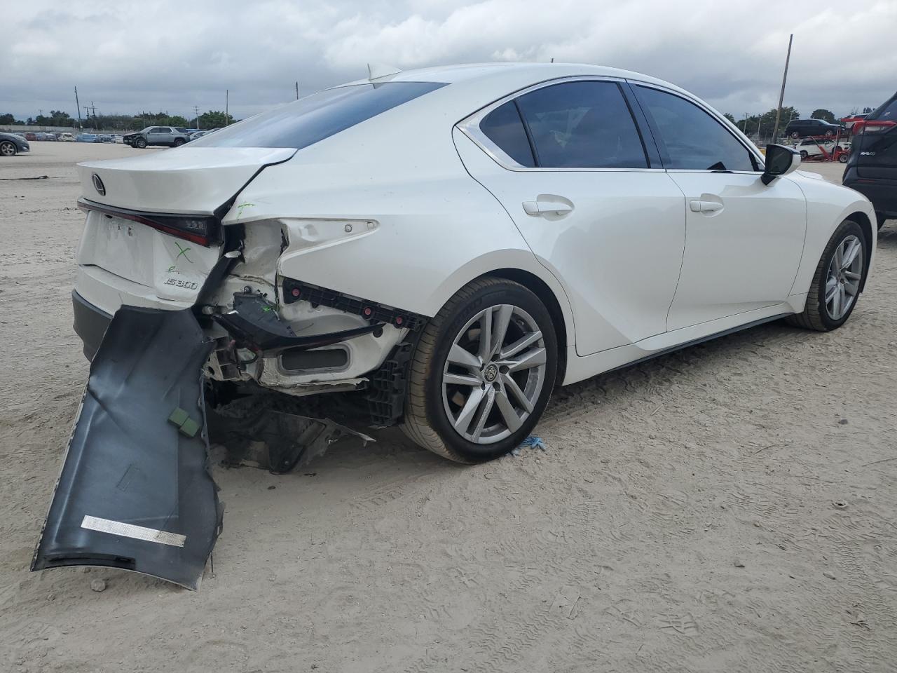 2021 Lexus IS - Image 3
