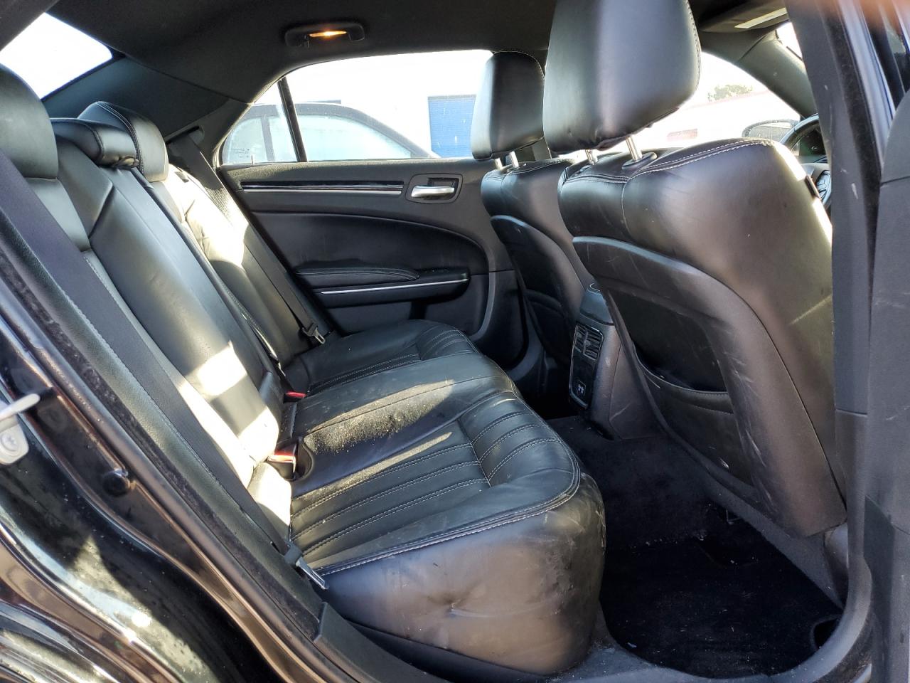 2018 Chrysler 300 - Image 10
