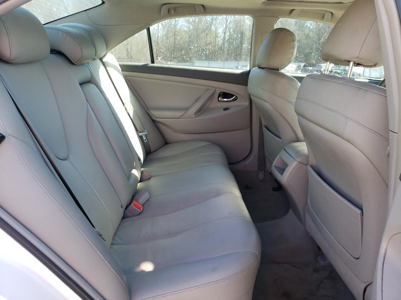 2011 Toyota Camry - Image 10