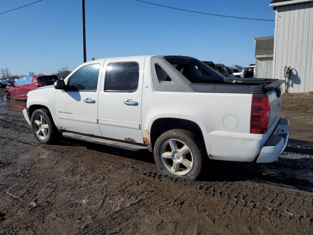 2010 Chevrolet Avalanche - Image 2