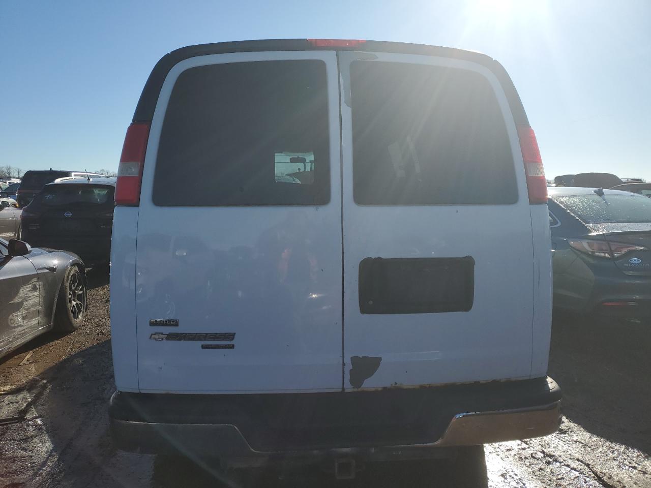 2012 Chevrolet Express - Image 6