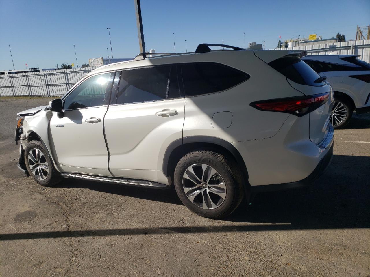 2020 Toyota Highlander - Image 2