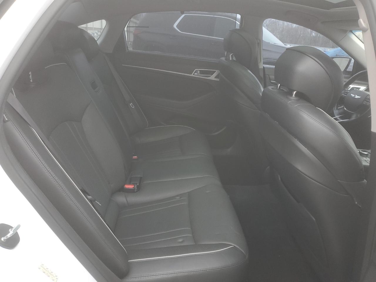 2015 Hyundai Genesis - Image 10