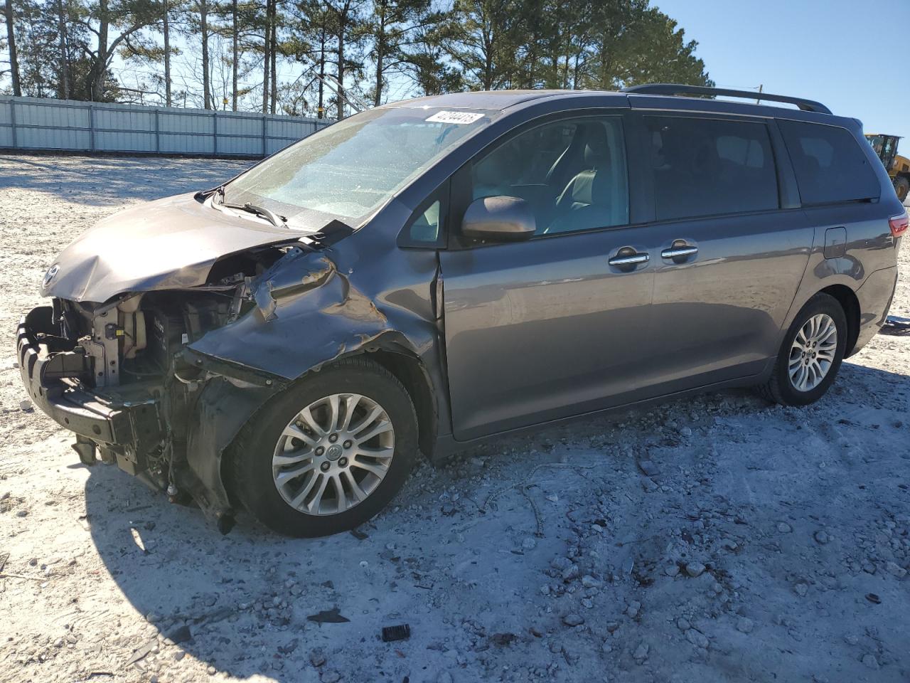 2015 Toyota Sienna - Image 1