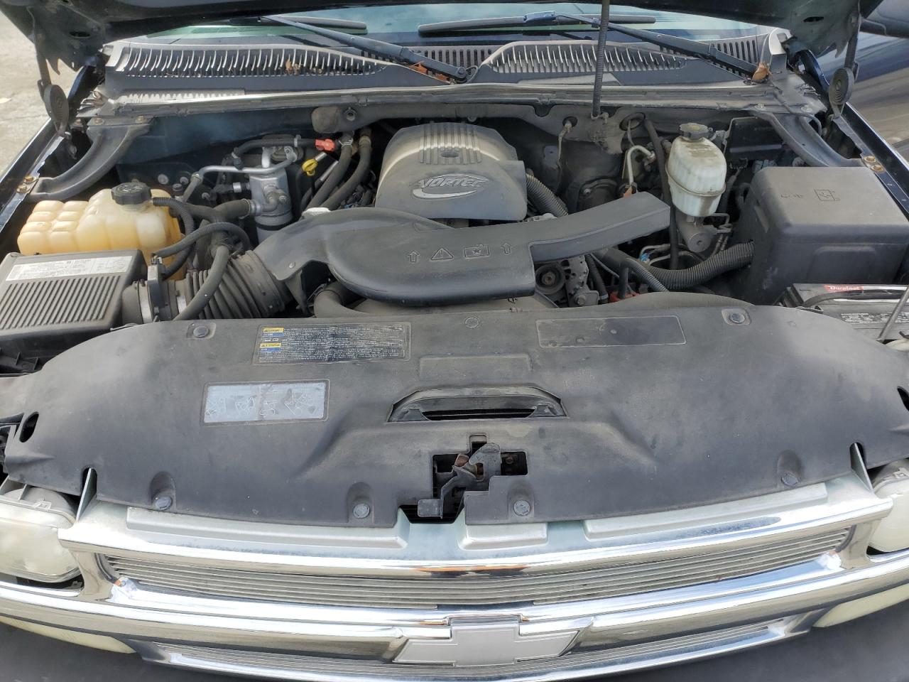 2004 Chevrolet Suburban - Image 12