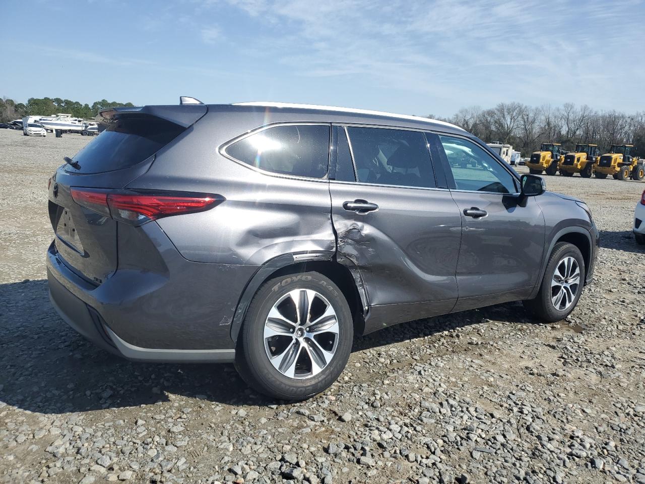 2022 Toyota Highlander - Image 3