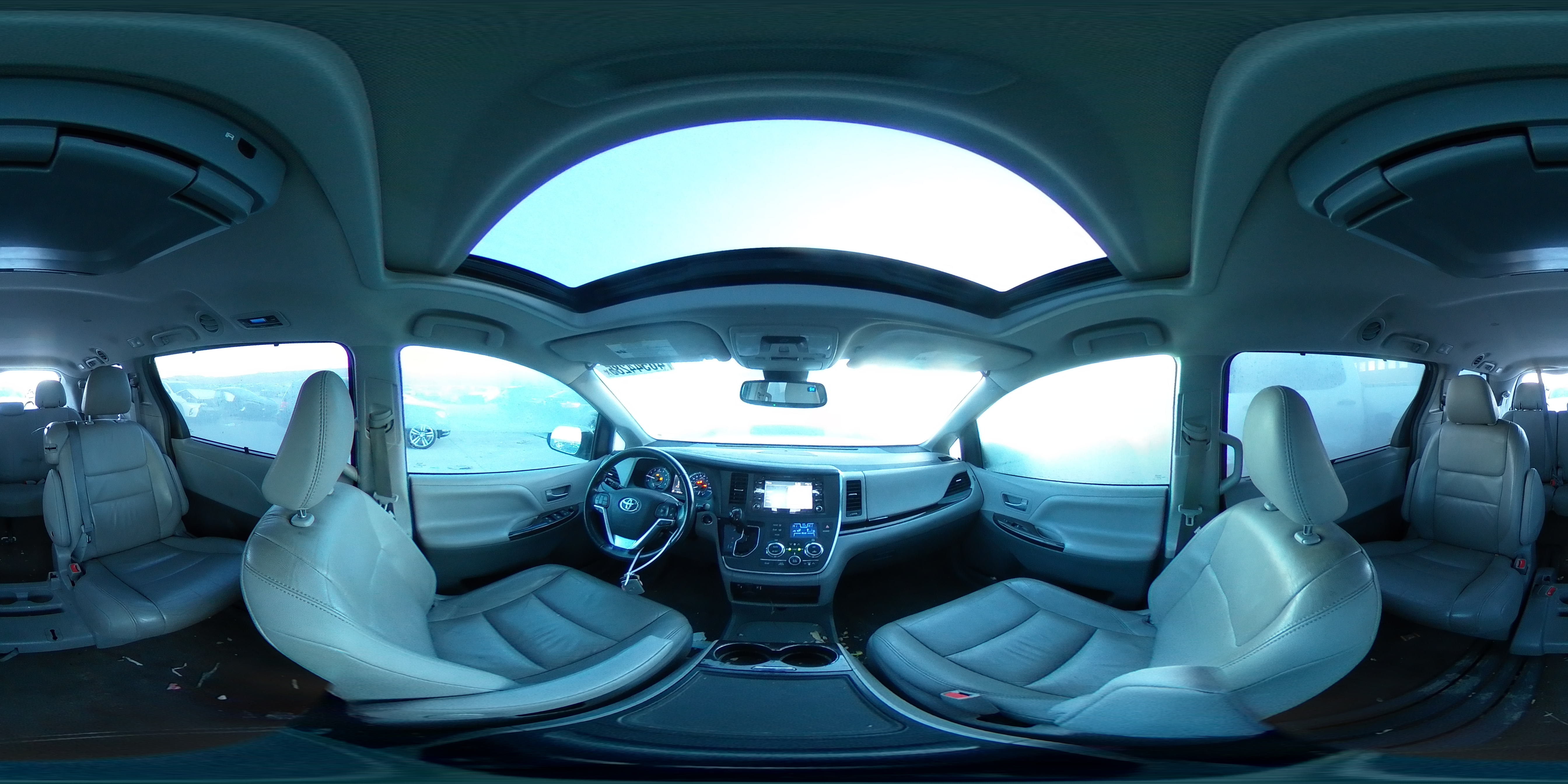 2018 Toyota Sienna - Image 16