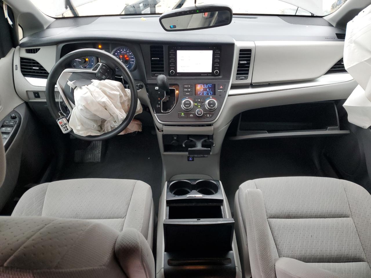 2020 Toyota Sienna - Image 8