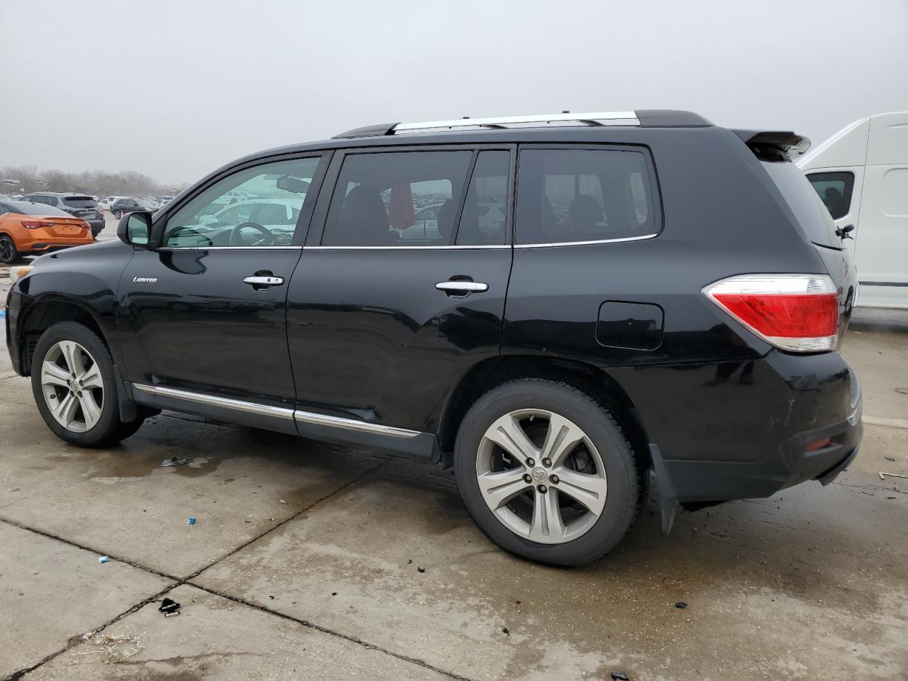 2013 Toyota Highlander - Image 2