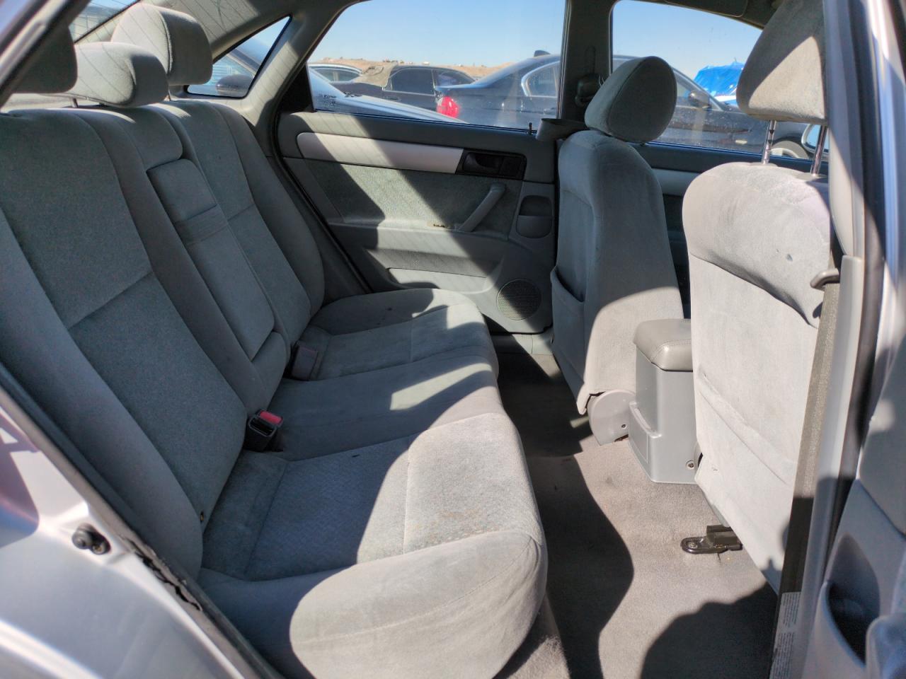 2005 Suzuki Forenza - Image 10