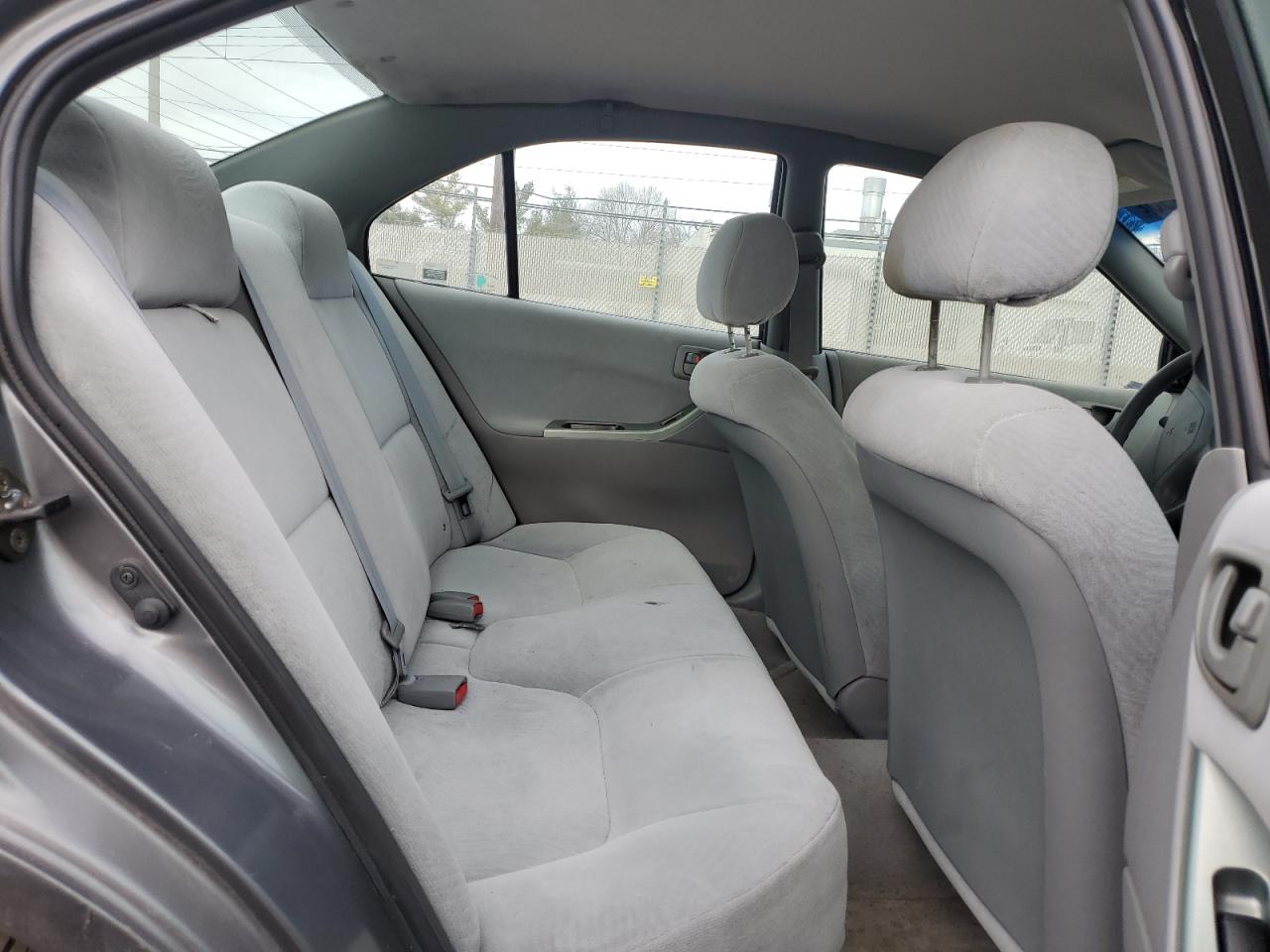 2003 Mitsubishi Galant - Image 10