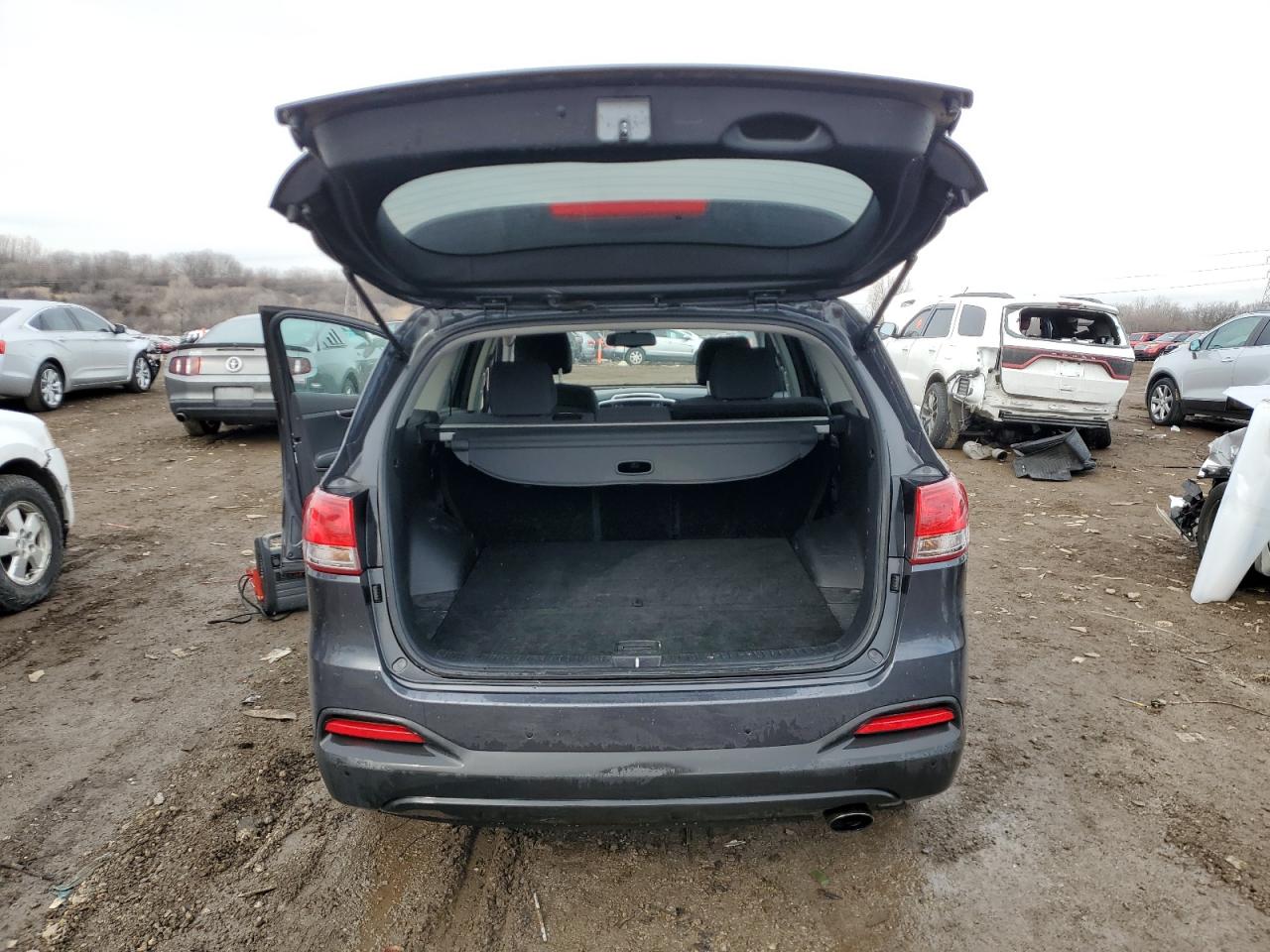 2017 Kia Sorento - Image 6