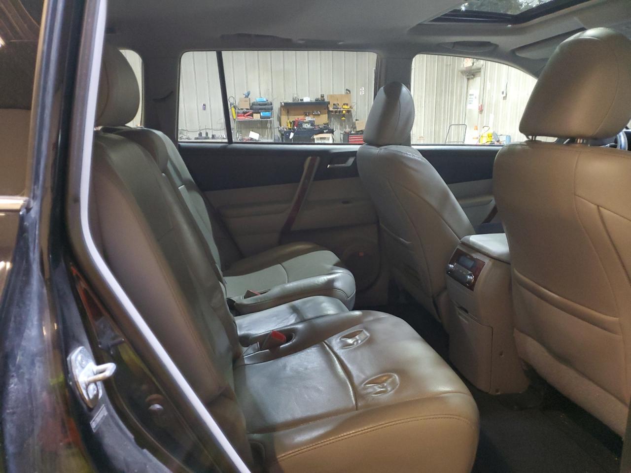 2013 Toyota Highlander - Image 12
