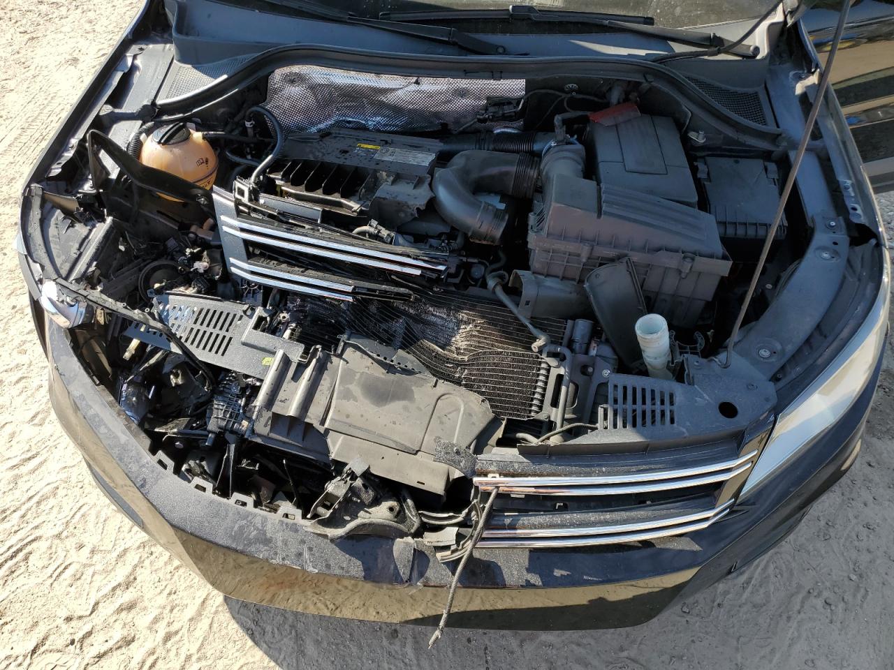 2016 Volkswagen Tiguan - Image 12