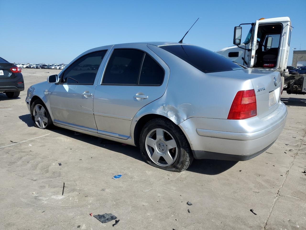 2000 Volkswagen Jetta - Image 2