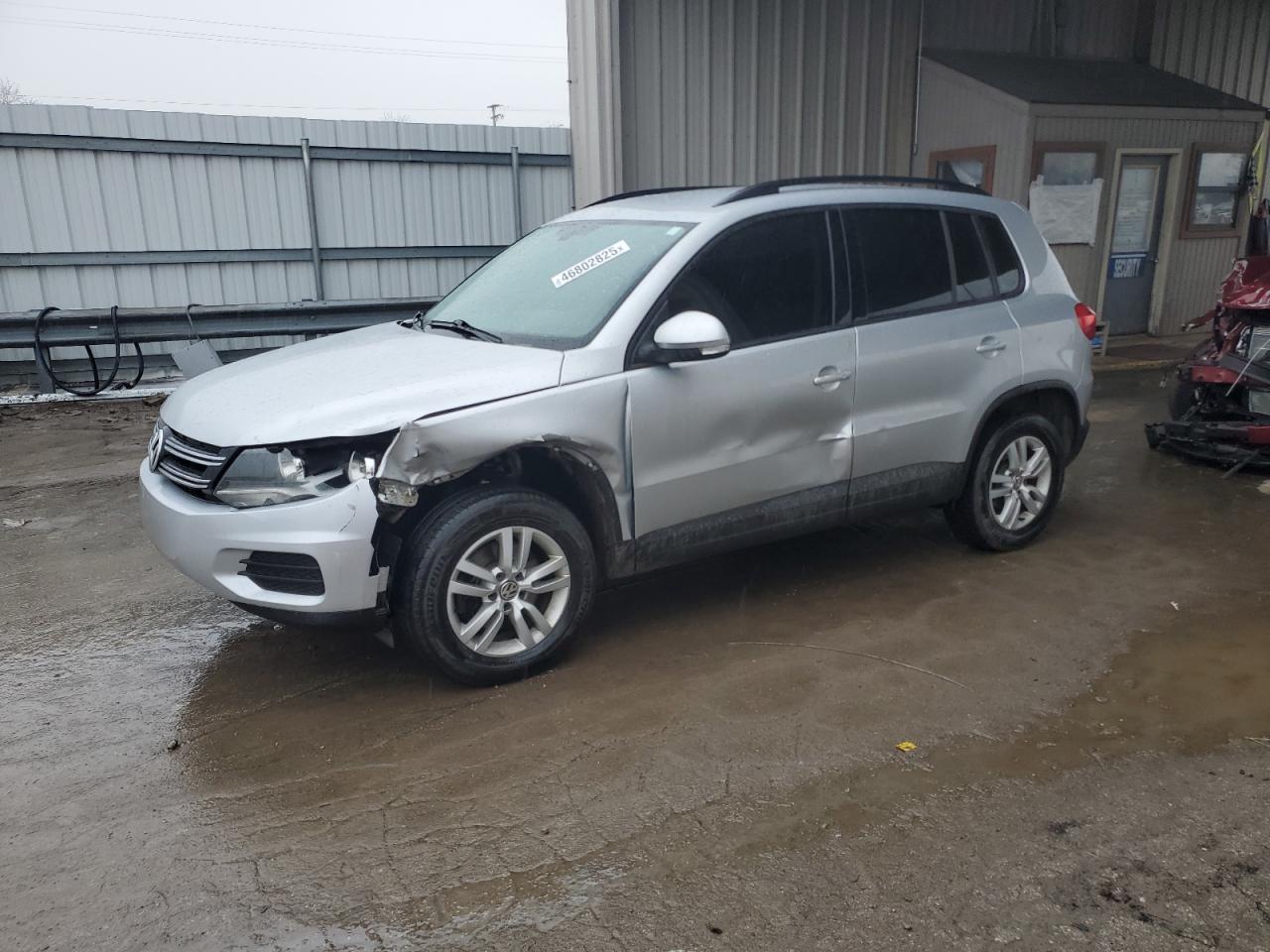 2016 Volkswagen Tiguan S იყიდება Fort Wayne-ში, IN - Front End