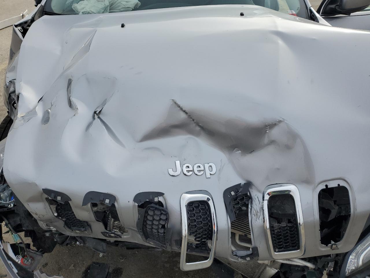 2017 Jeep Grand Cherokee - Image 13