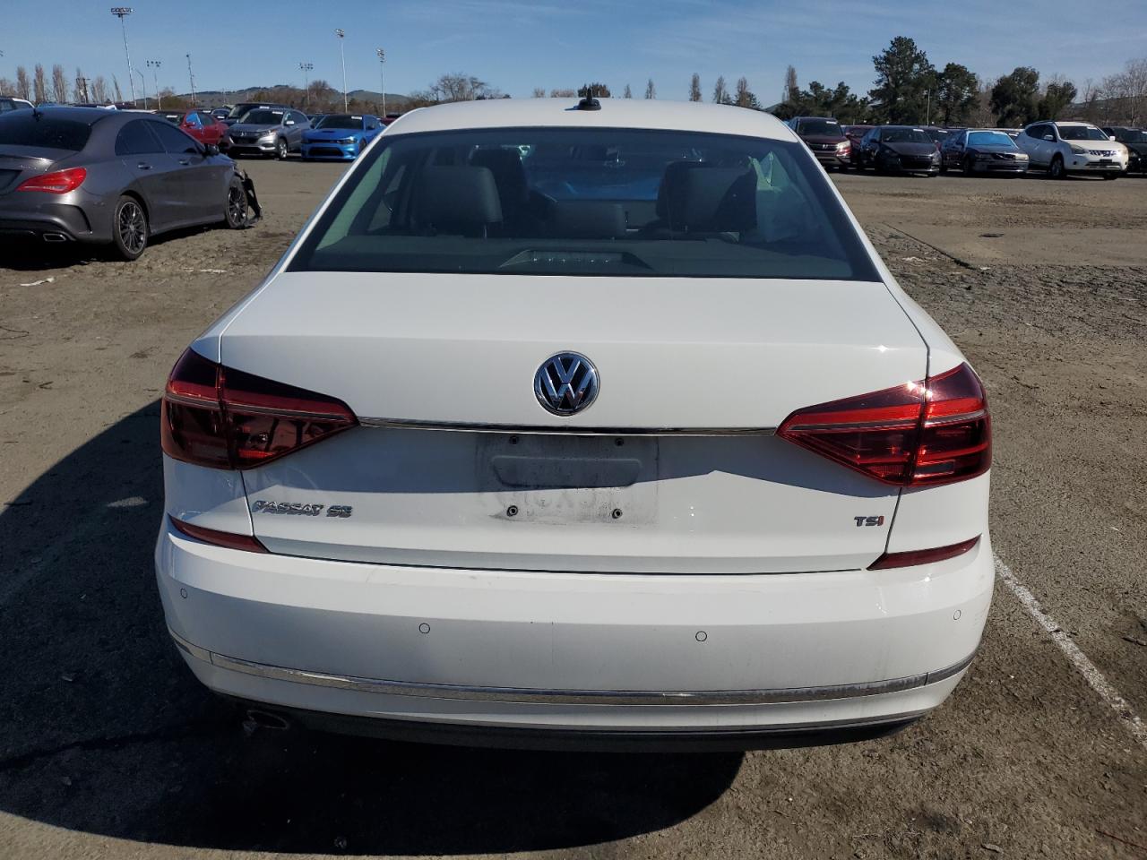 2017 Volkswagen Passat - Image 6