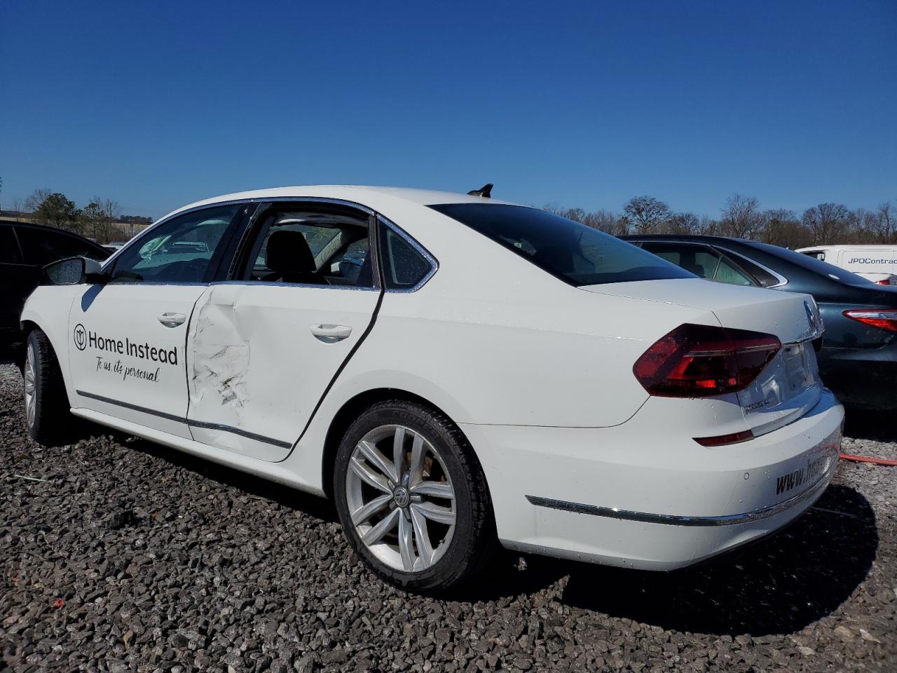 2017 Volkswagen Passat - Image 2