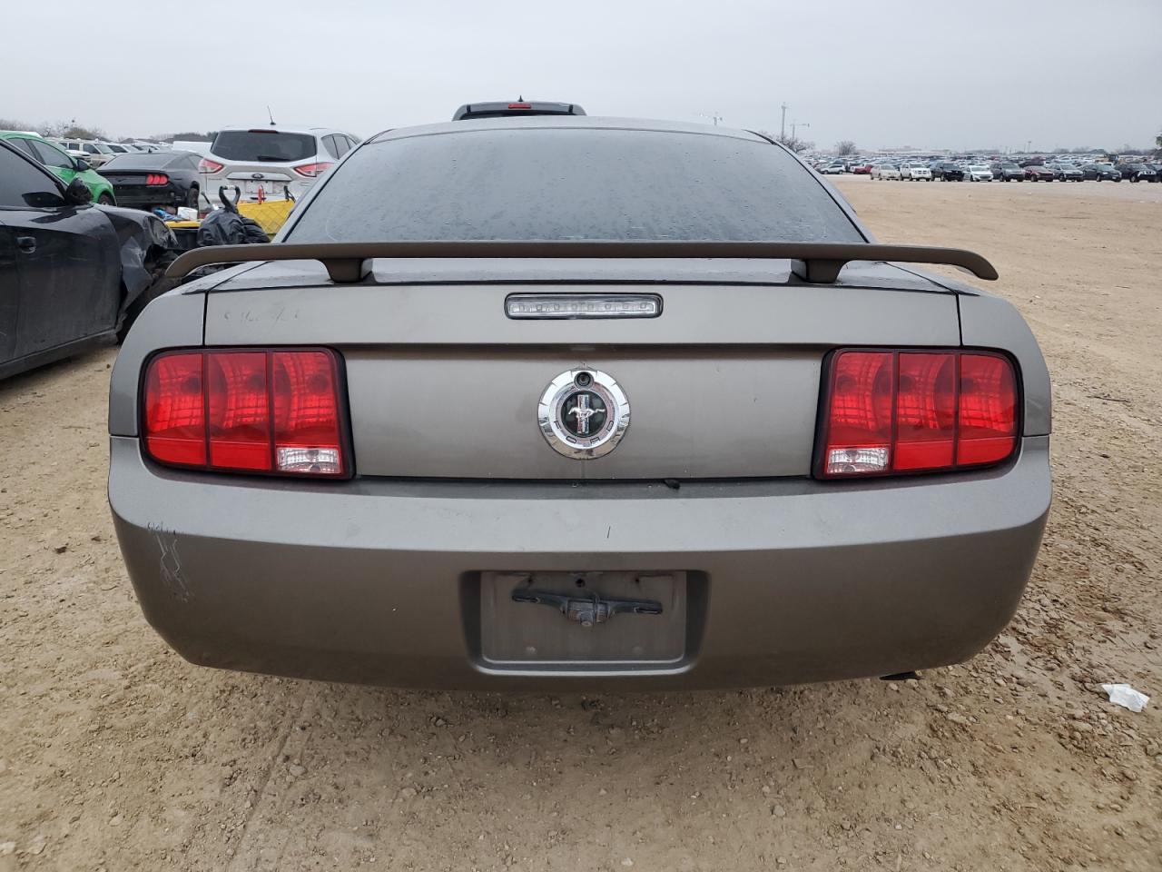 2005 Ford Mustang - Image 6