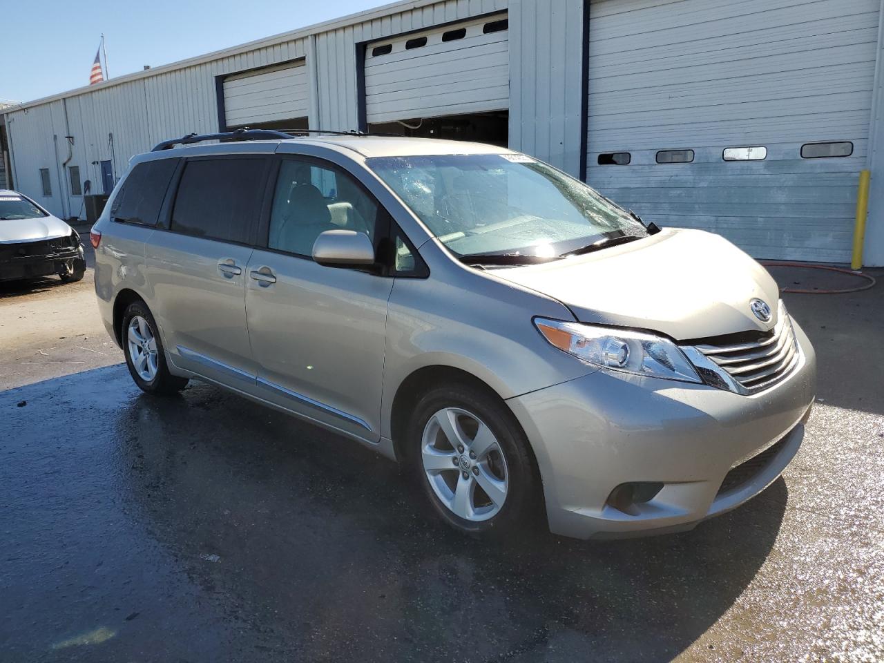 2015 Toyota Sienna - Image 4