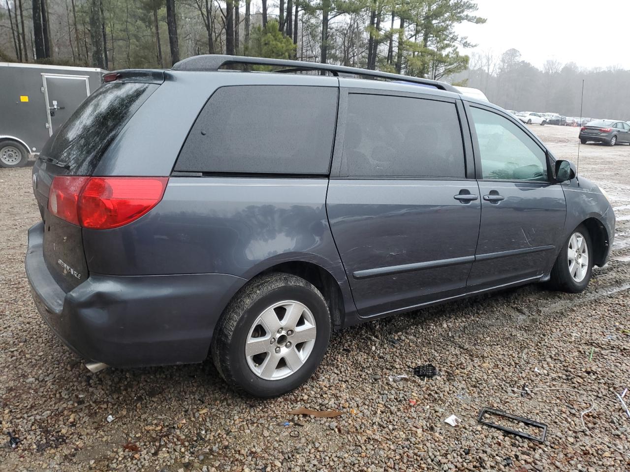 2009 Toyota Sienna - Image 3