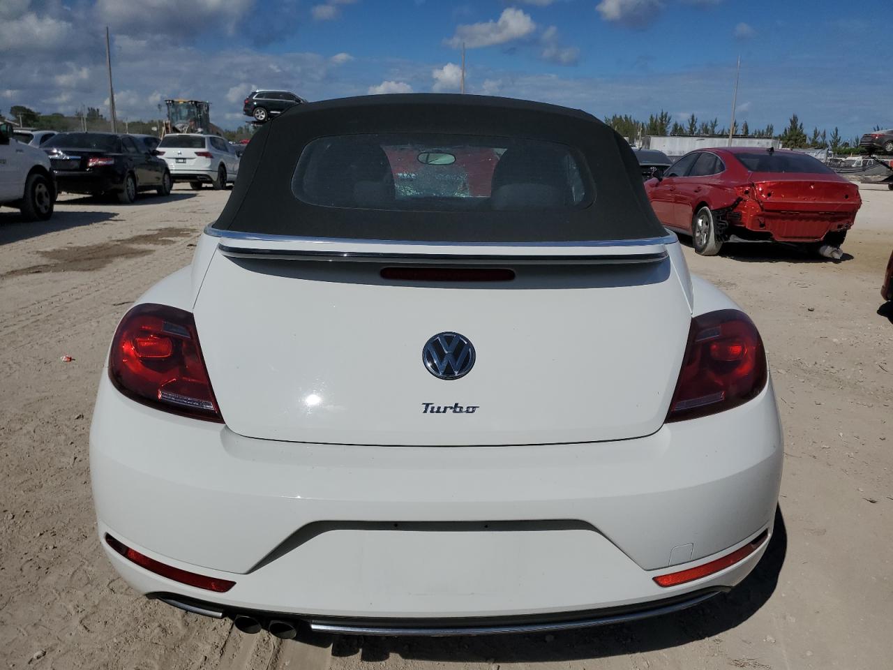 2019 Volkswagen Beetle - Image 6