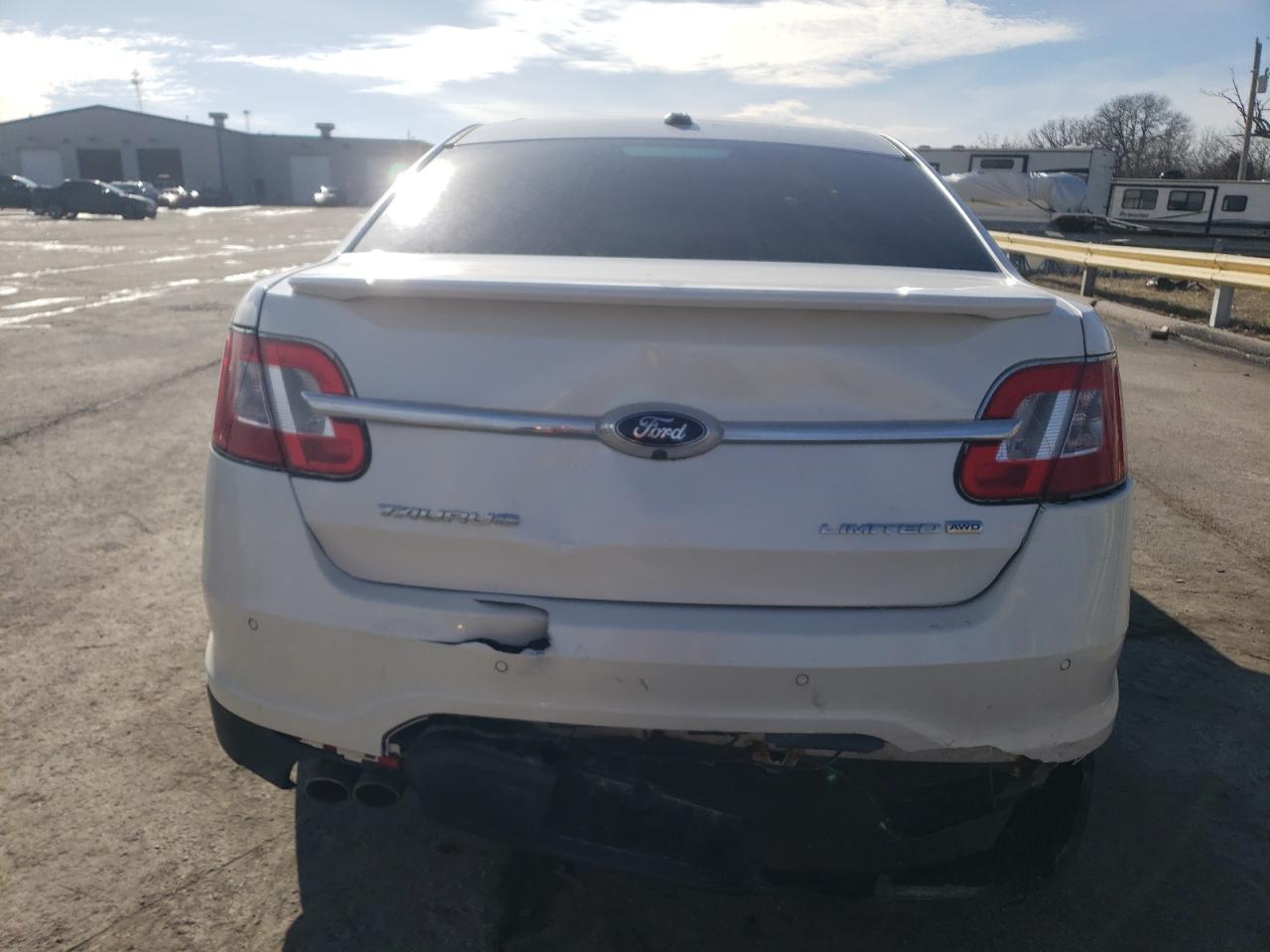 2011 Ford Taurus - Image 6