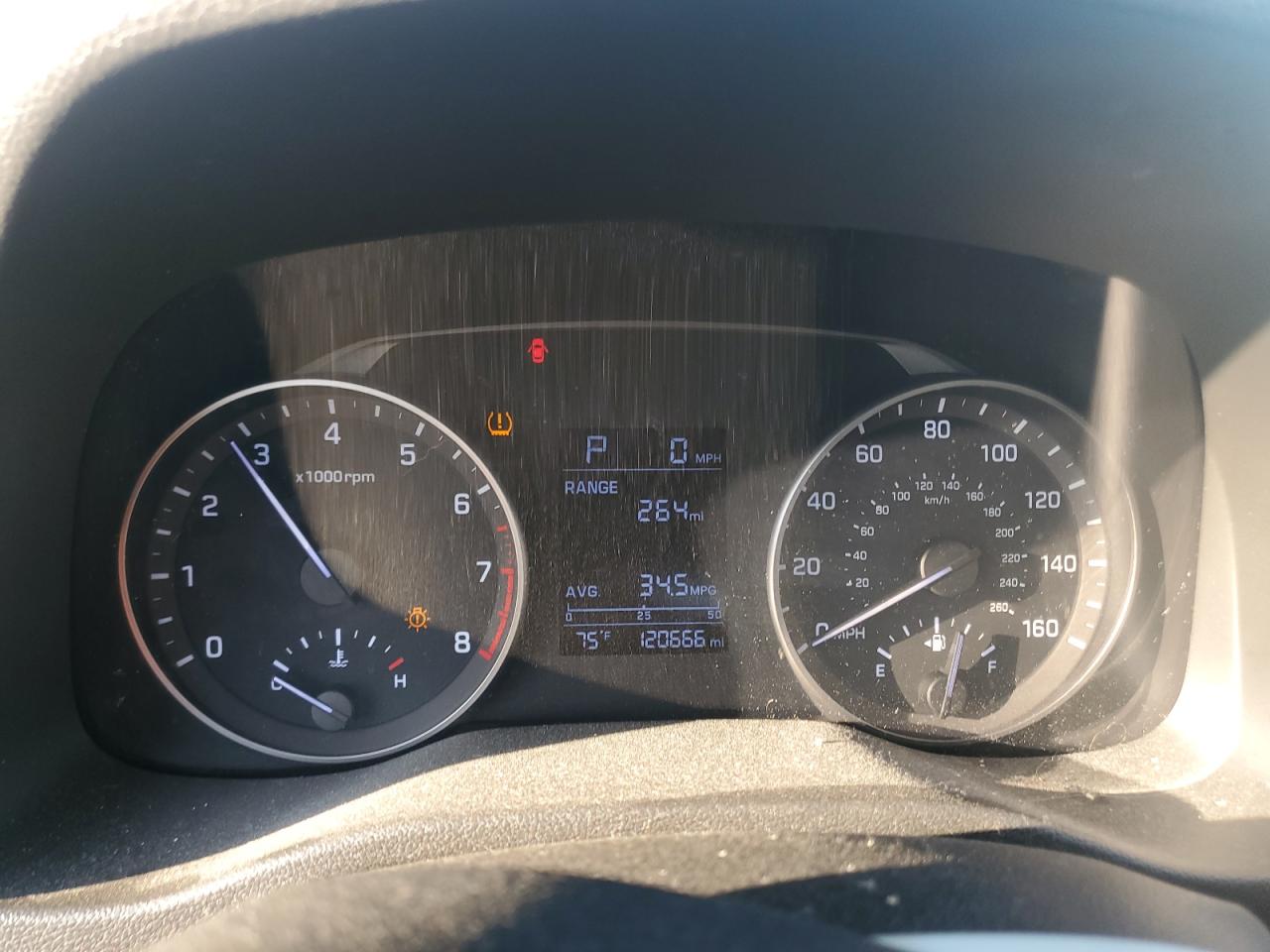 2017 Hyundai Elantra - Image 9