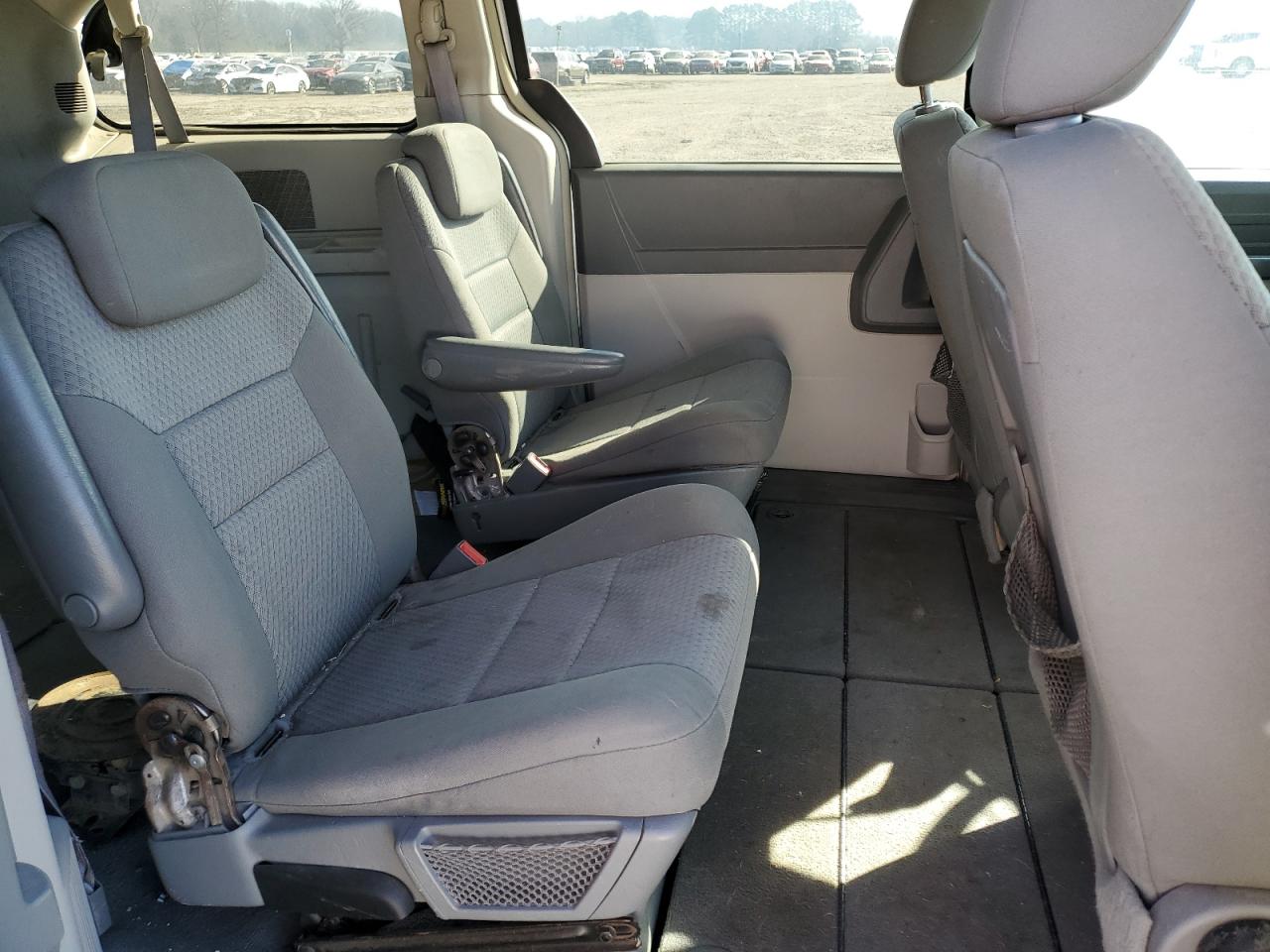 2010 Chrysler Town & Country - Image 12