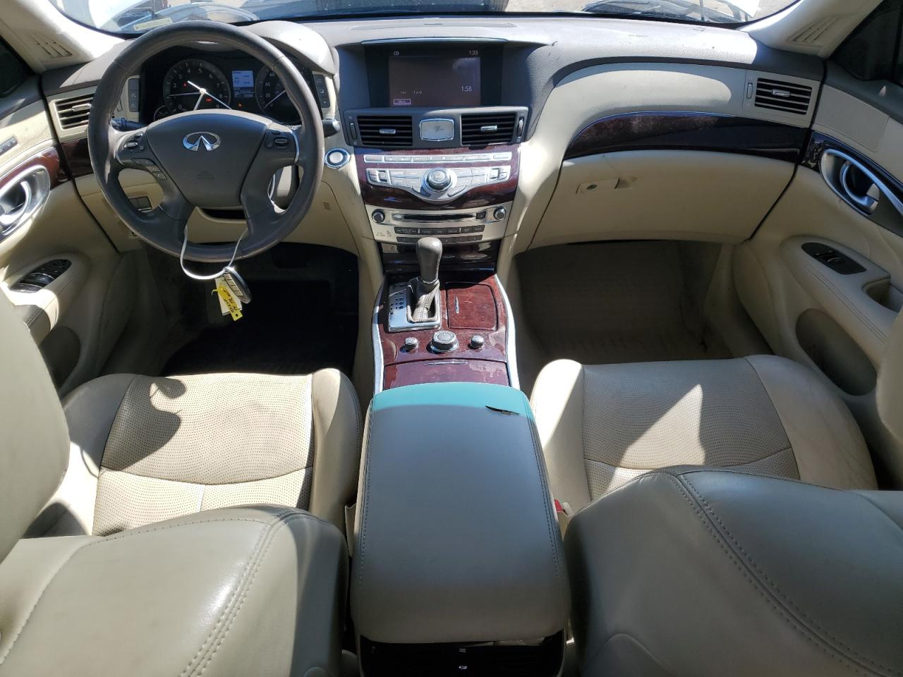 2015 Infiniti Q70 - Image 8