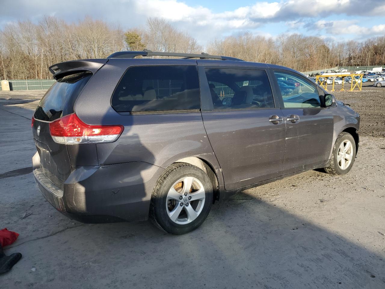 2011 Toyota Sienna - Image 3
