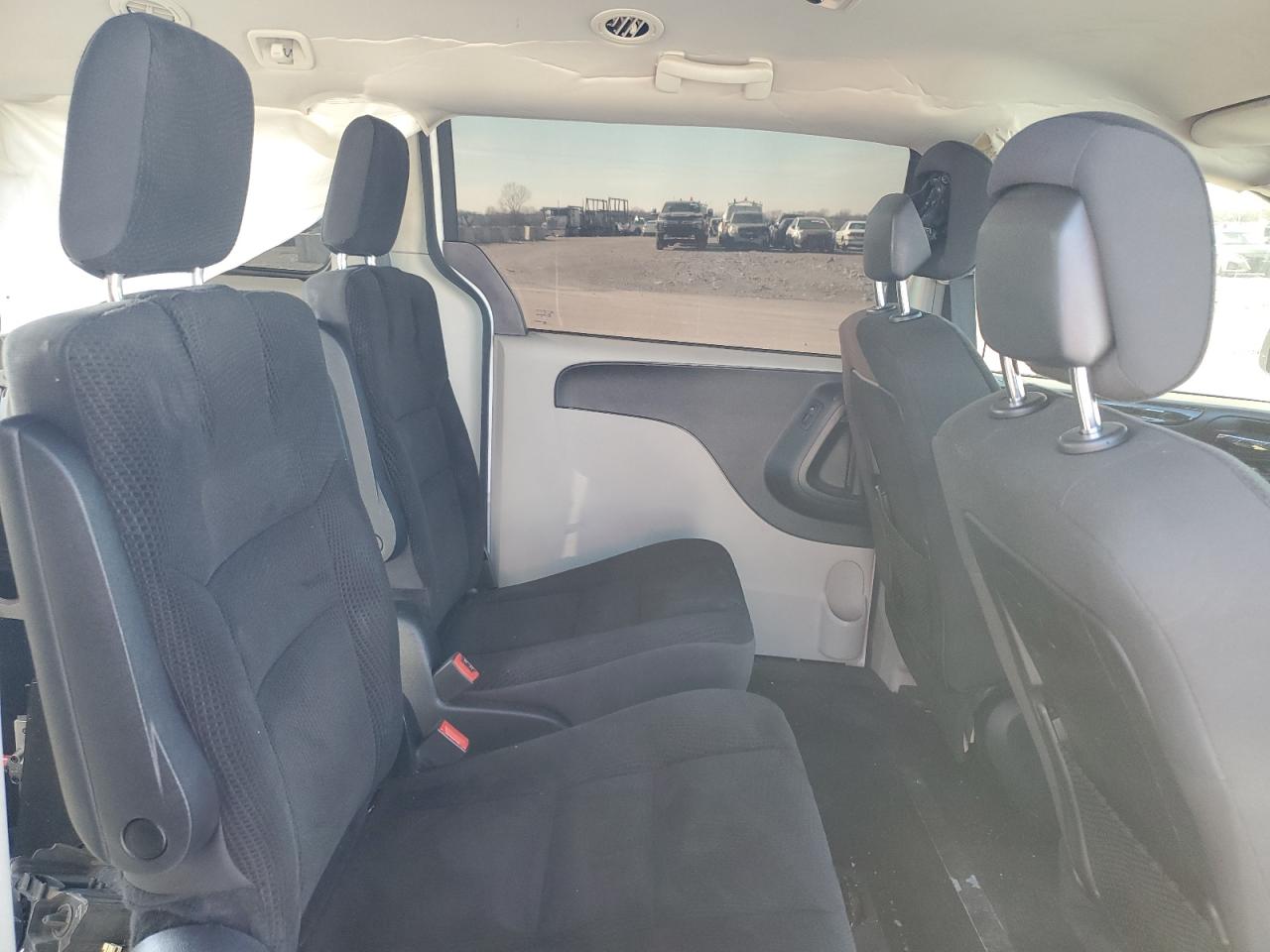 2019 Dodge Caravan - Image 11