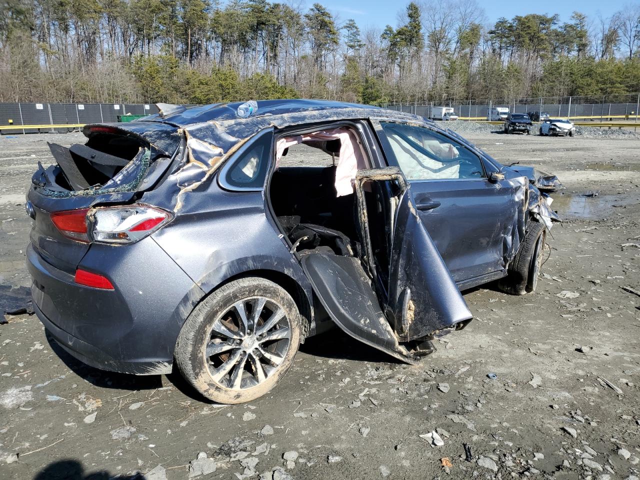 2018 Hyundai Elantra - Image 3