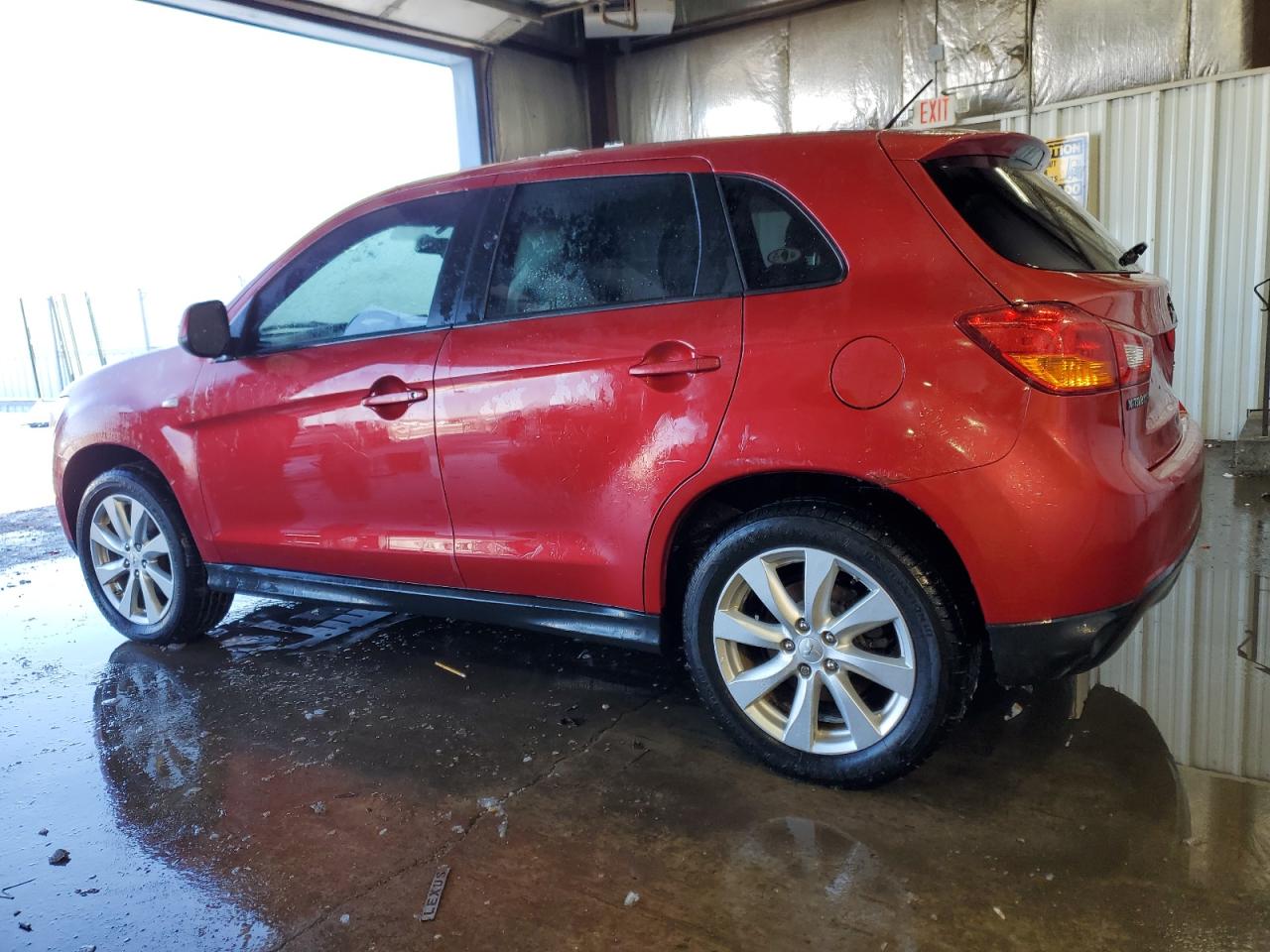 2014 Mitsubishi Outlander - Image 2