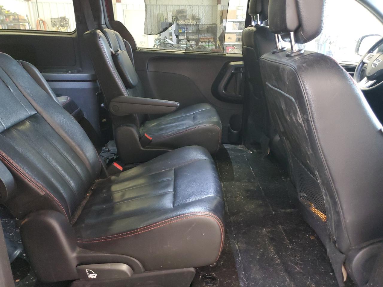 2019 Dodge Caravan - Image 11
