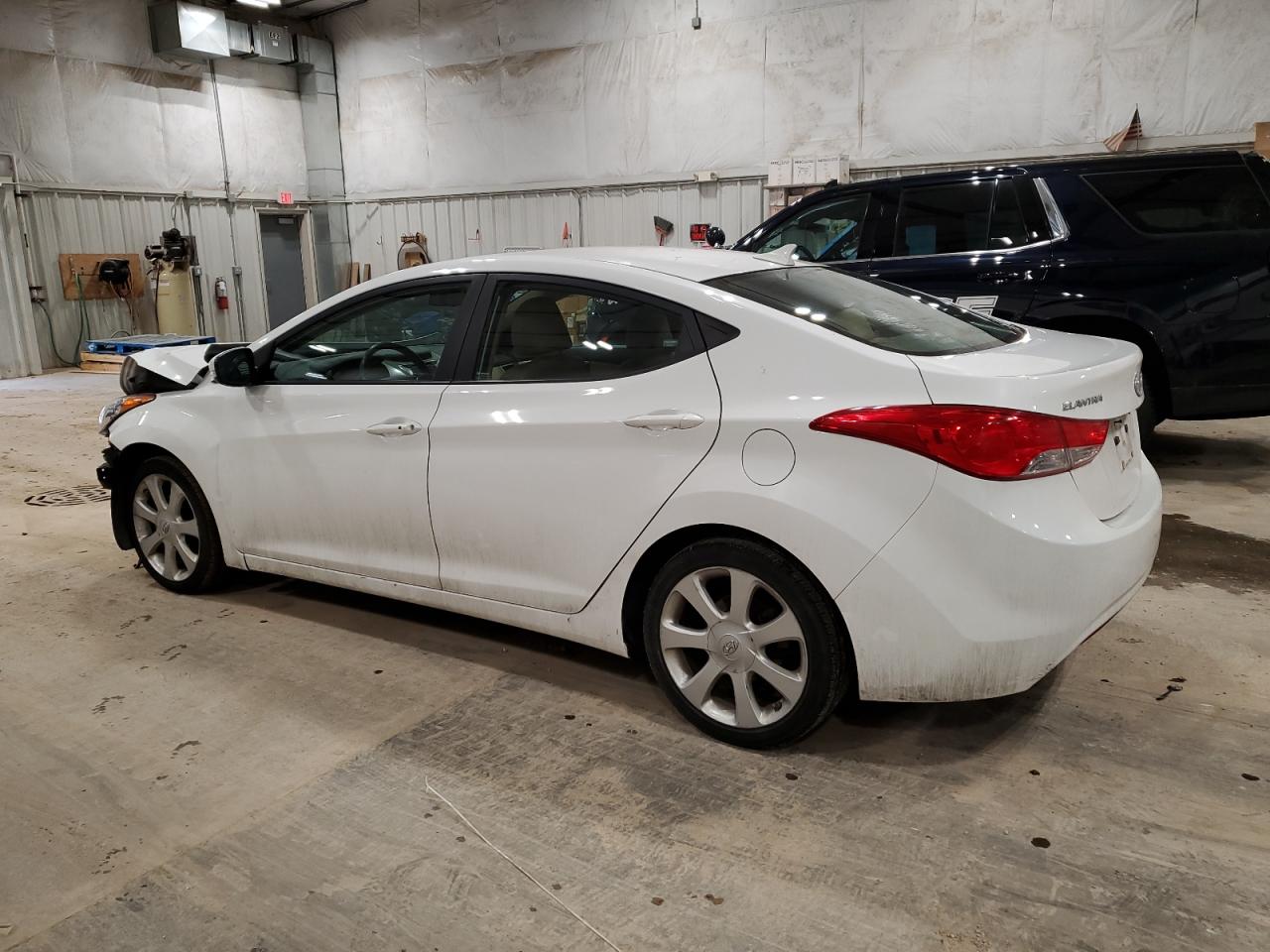 2013 Hyundai Elantra - Image 2