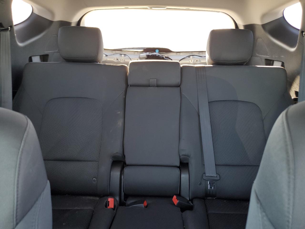 2015 Hyundai Santa Fe - Image 10